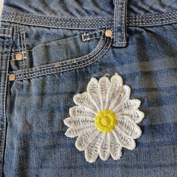 Lauren Conrad Embroidered Daisy Jean Short Shorts Distressed Cuttoff Design W 12 - Picture 5 of 16